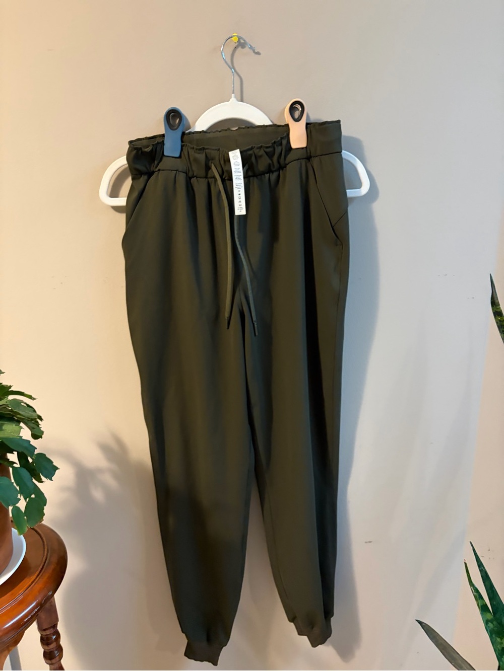 lululemon athletica  women’s Olive Drawstring Joggers
#0210